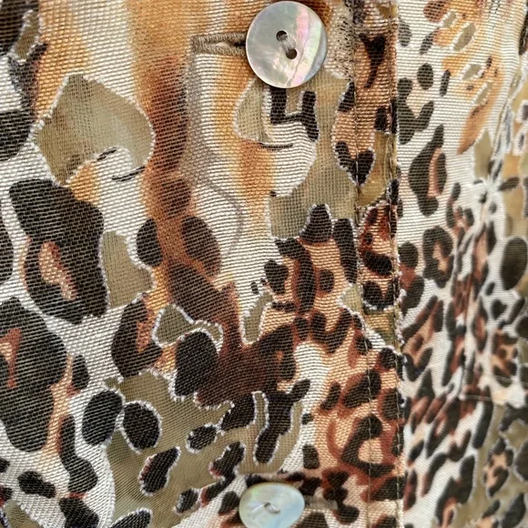 HP🎉 Women’s Animal Print Burnout Button Up Blouse - Picture 8 of 15